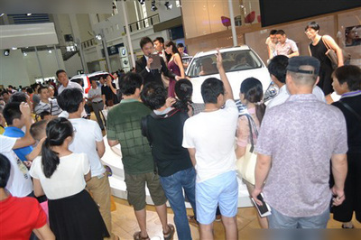 沃尔沃V60 T5优雅亮相，元瑞科技携手呈现北欧风尚